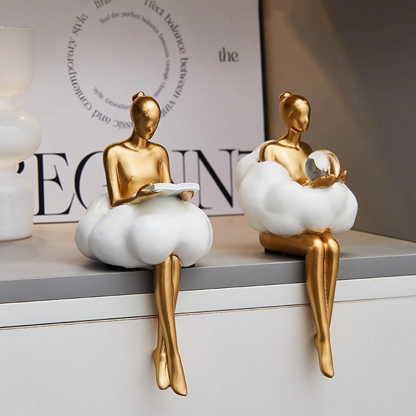 Modern Bookshelf Figurines Accent Decorations / Gold