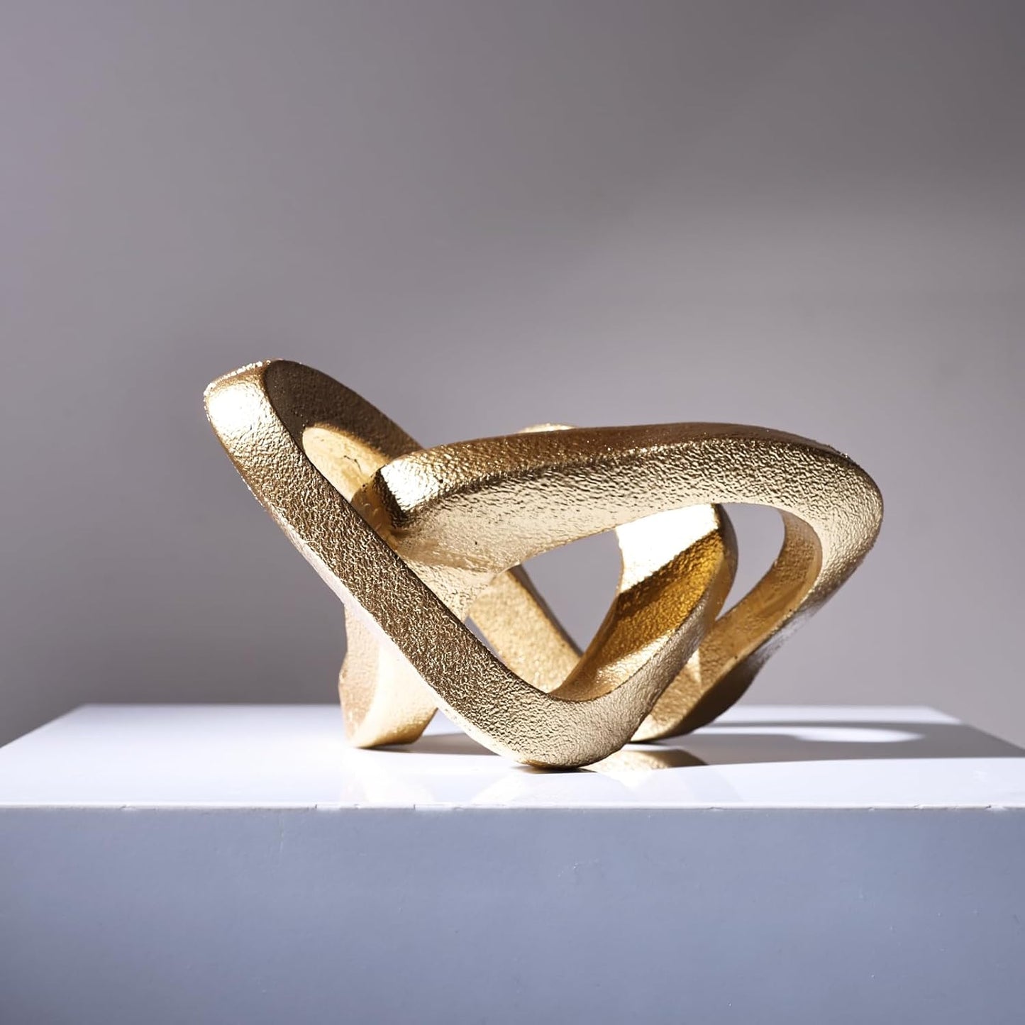 Abstract Knick Knacks Coffee Table Modern Statue / Gold