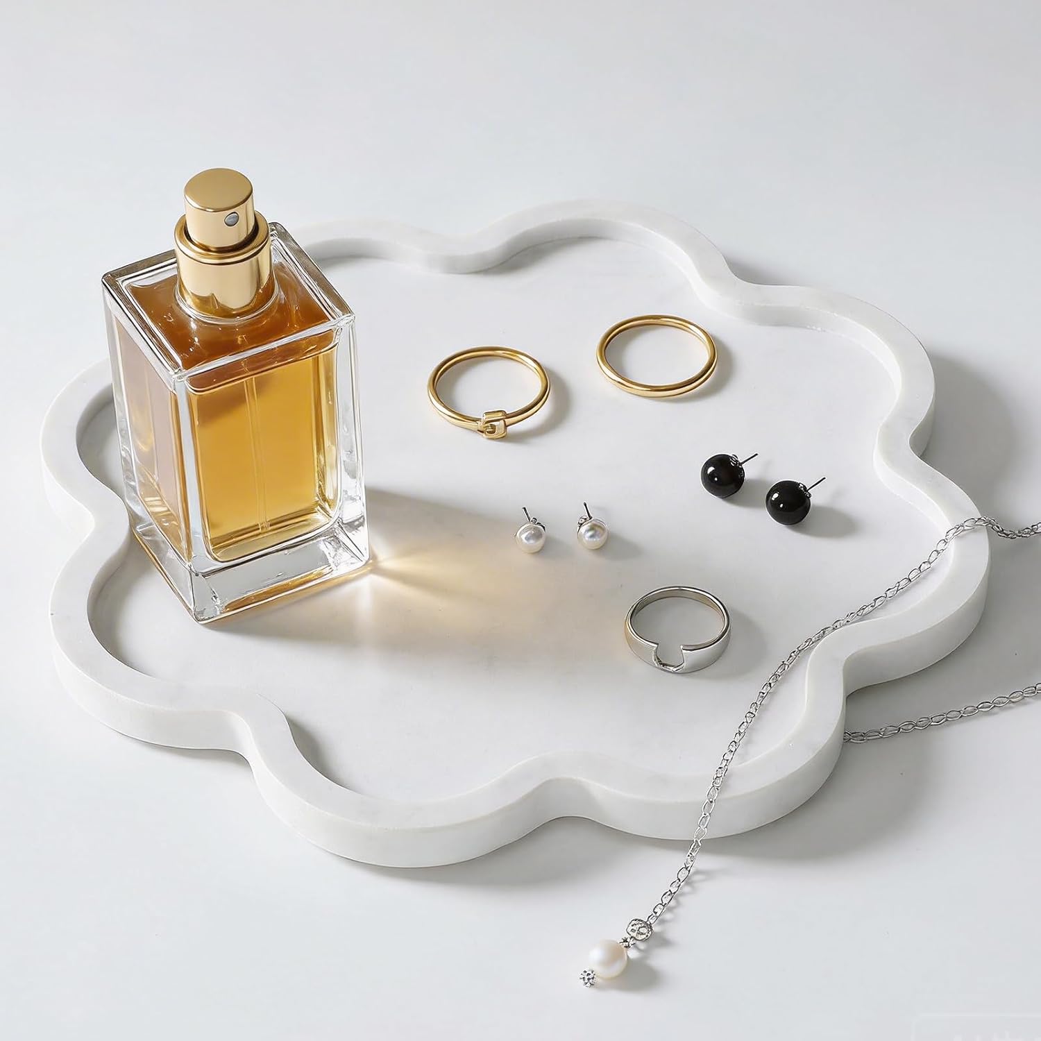 Scalloped Marble Tray / White / 10 x 10