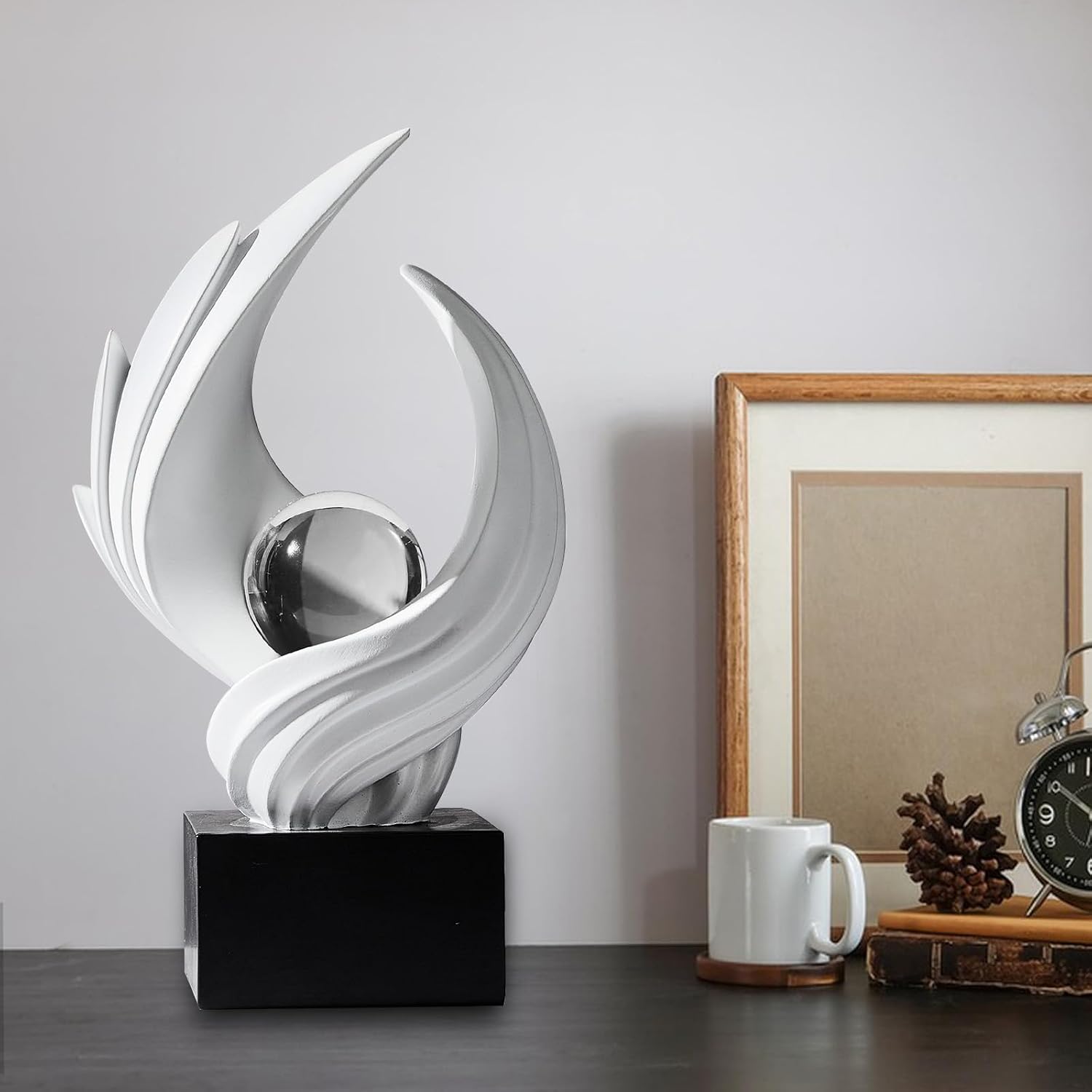 Modern Art Statue Decor / White
