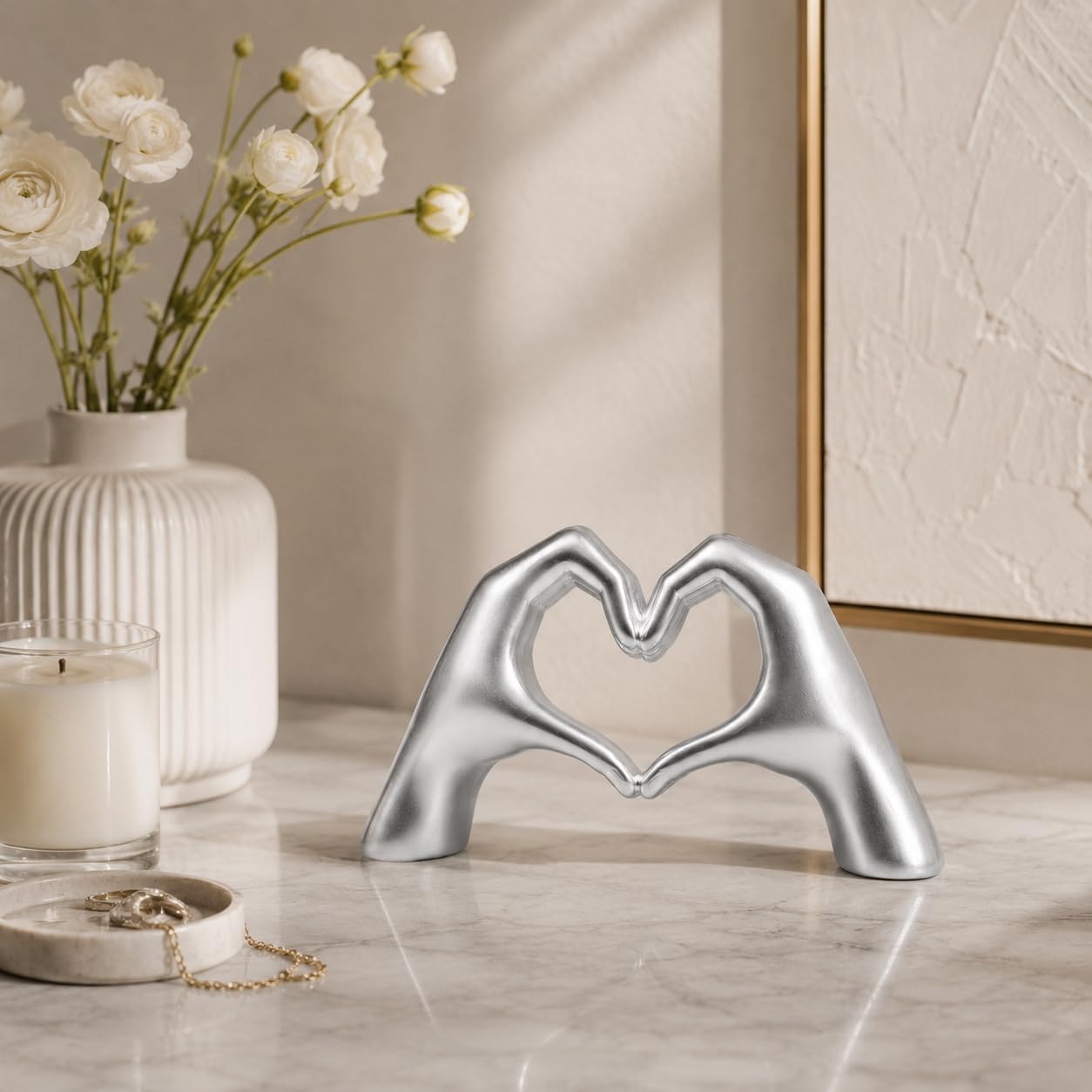 Compact resin love-sign statue / Silver