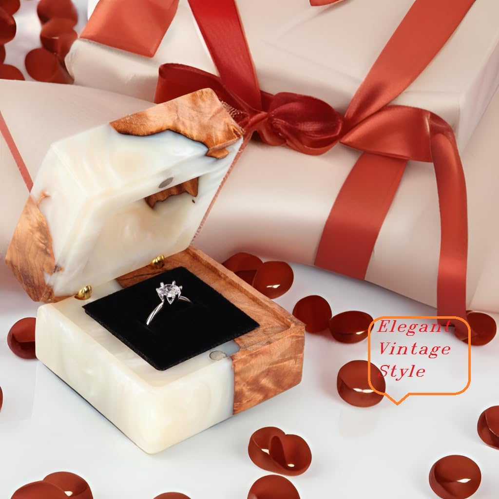 engagement ring holder / White