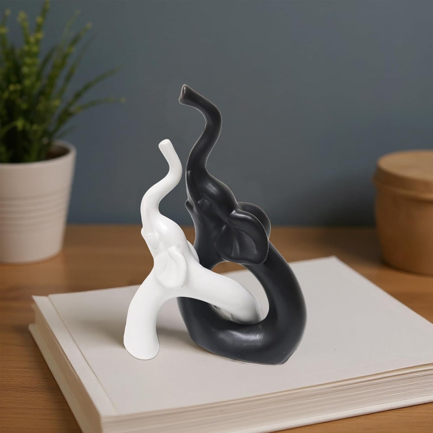 Loving Pair of Elephants Statues Figurine / Black White-elephant