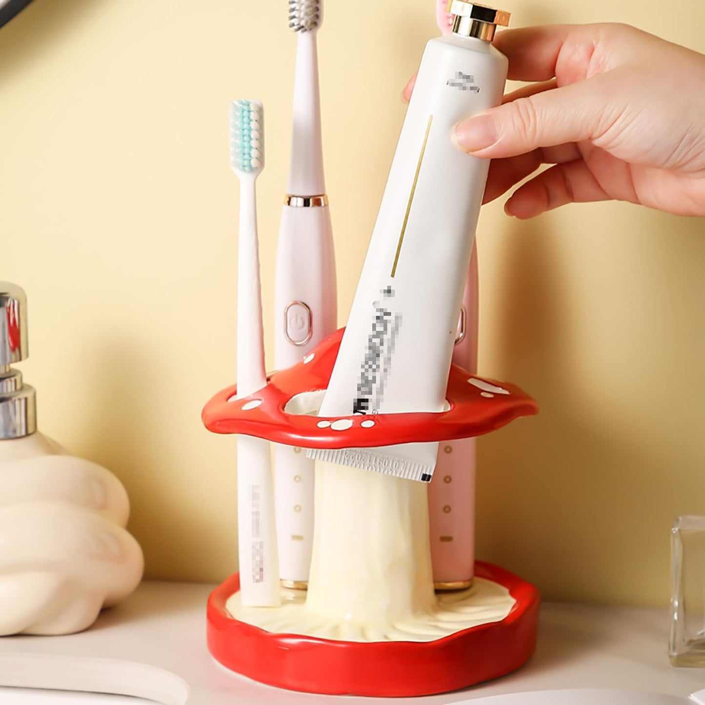 Cartoon Mushroom Ceramic Toothbrush Holder / Red