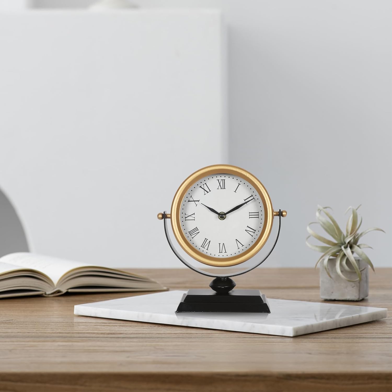 Vintage Analog Battery Operated Small Retro Mini Desk & Mantel Clock / Gold