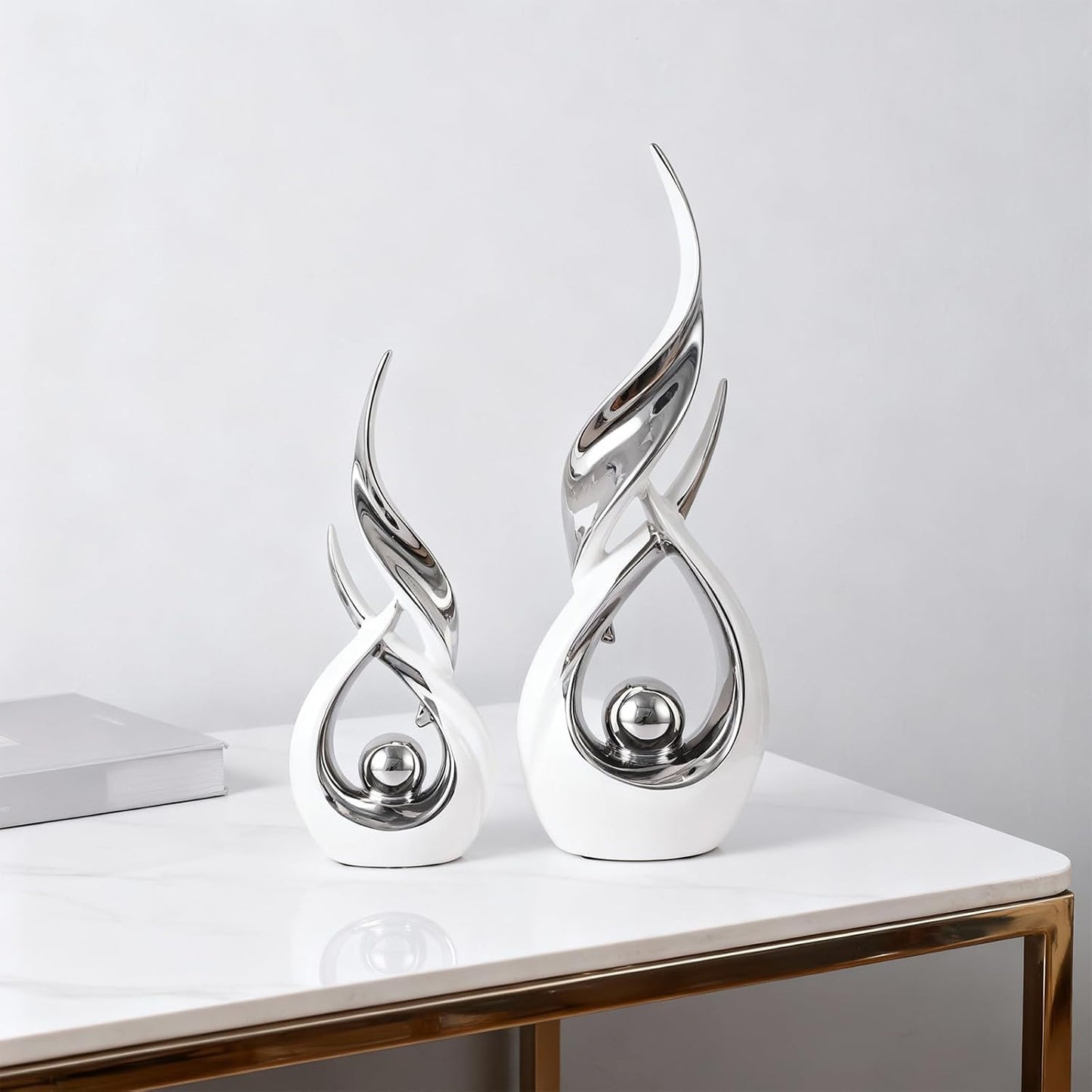 Modern Art Pieces / Ws / White
