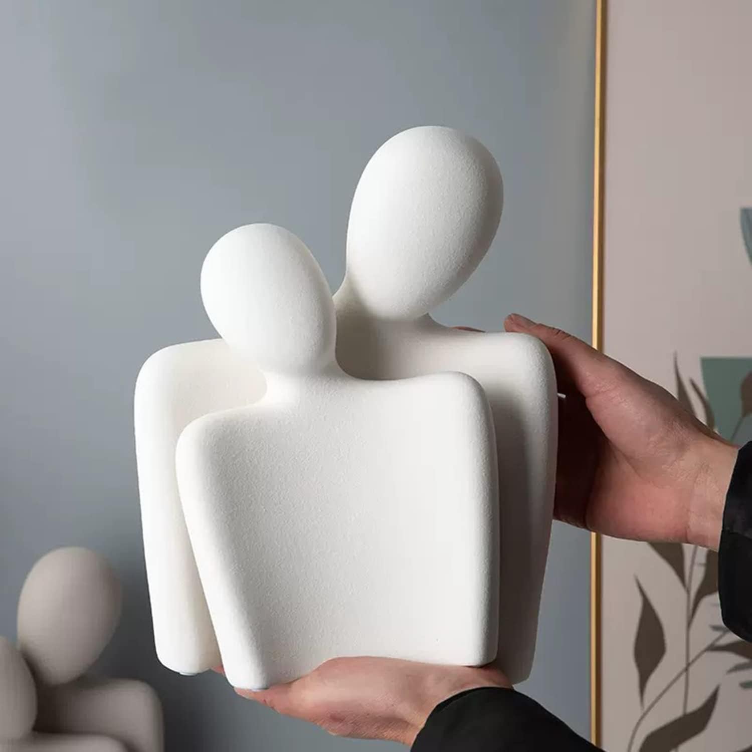 Hugging Couple Statues Ceramic Lover Figurine Characters Book Shelf Coffee Table Decor / White