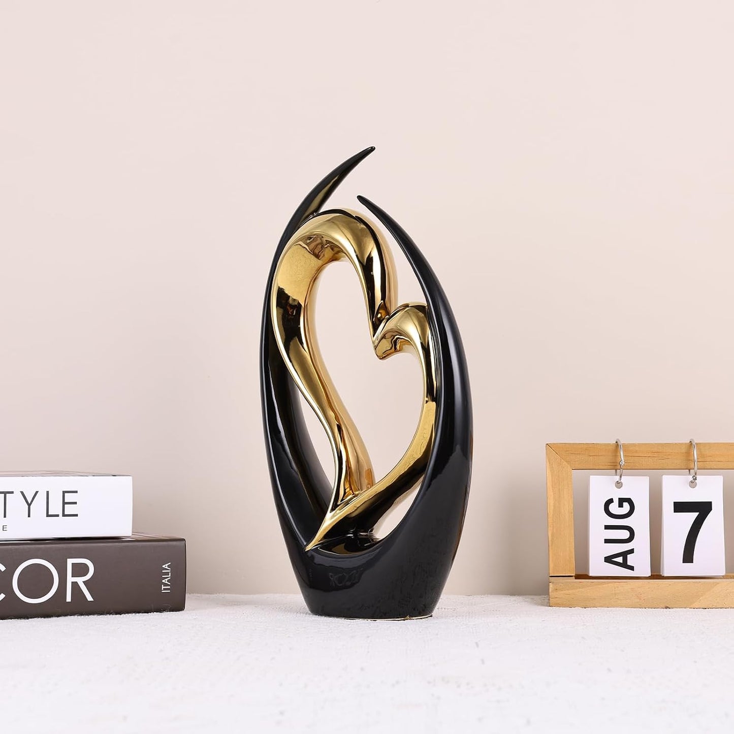 Heart Decor Ceramic Heart Statue Modern Shelves Knick Knacks Decor / Black and Gold