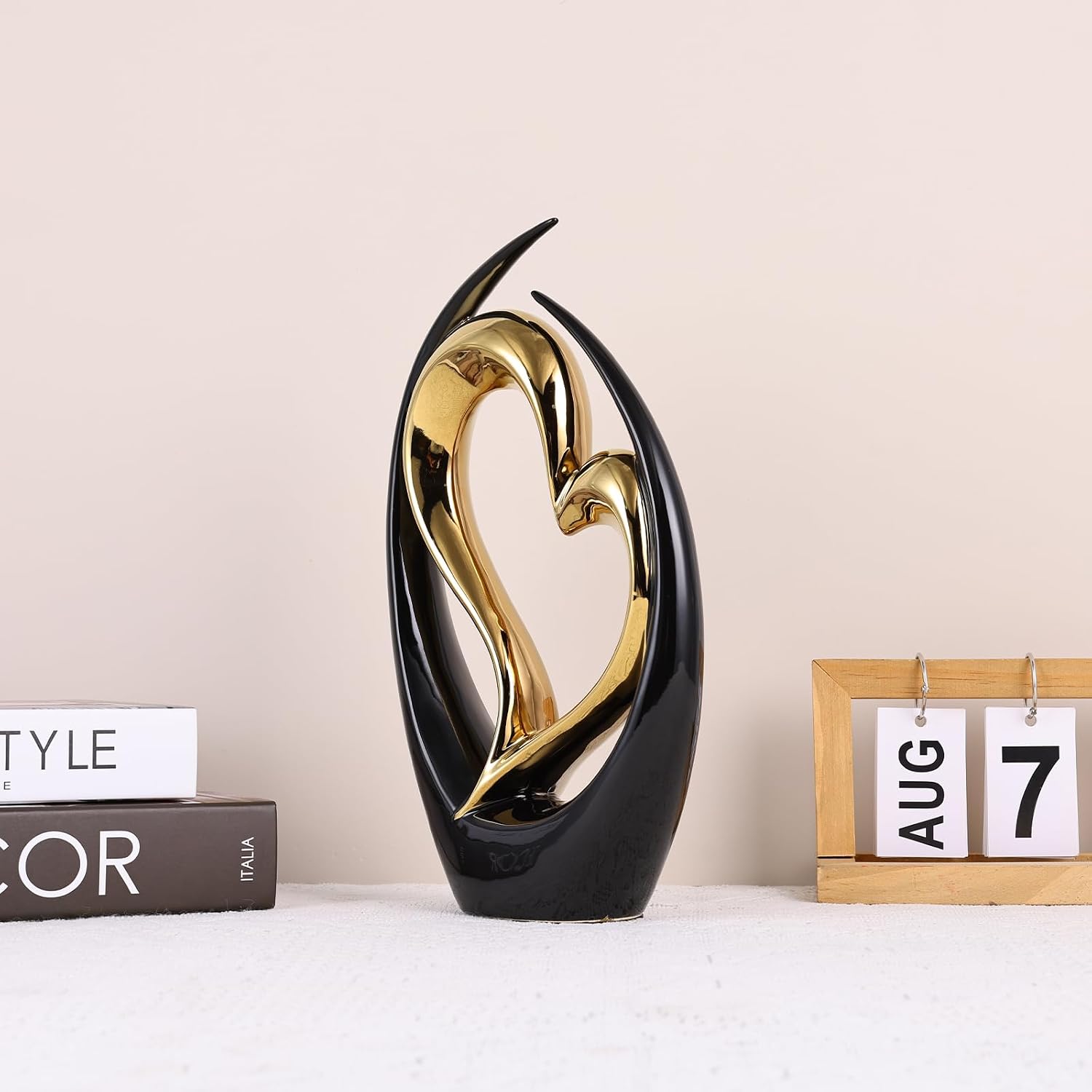 Heart Decor Ceramic Heart Statue Modern Shelves Knick Knacks Decor / Black and Gold