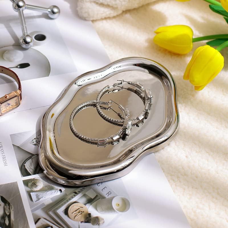 Ceramic Trinket Tray / 7.7 x 5.3 x 0.6 / Silver