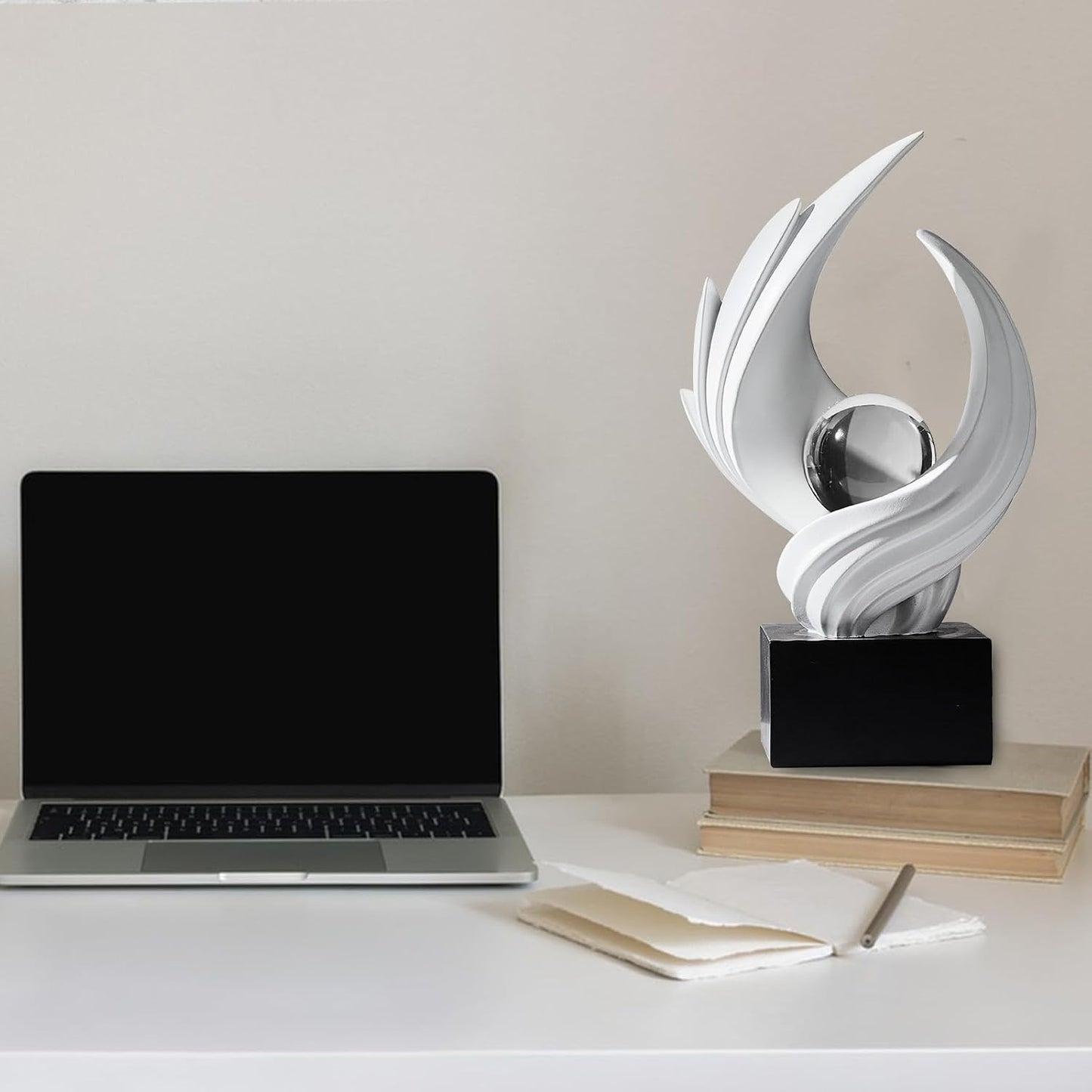 Modern Art Statue Decor / White