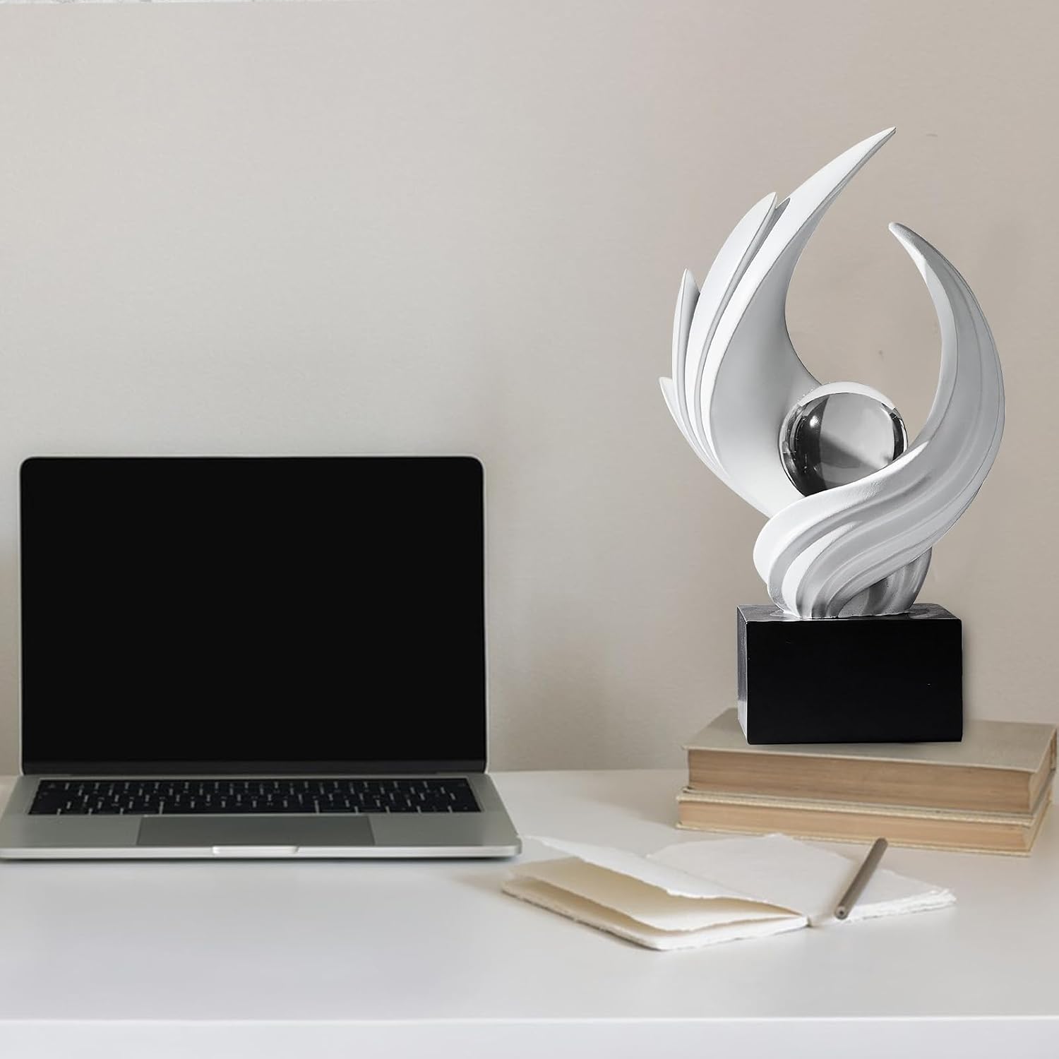 Modern Art Statue Decor / White