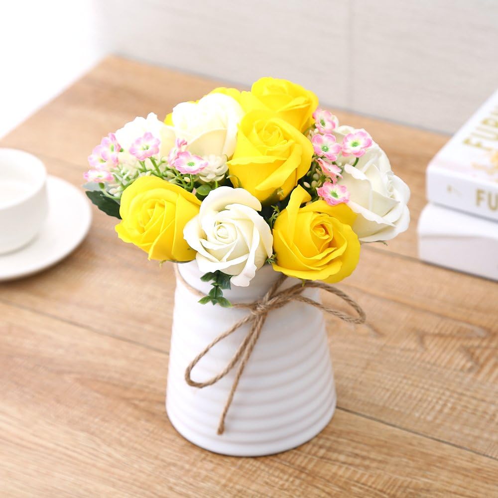Modern Ribbed Design Small Ceramic Decorative Tabletop Centerpiece Vase/Flower / White / 5.7 Inch