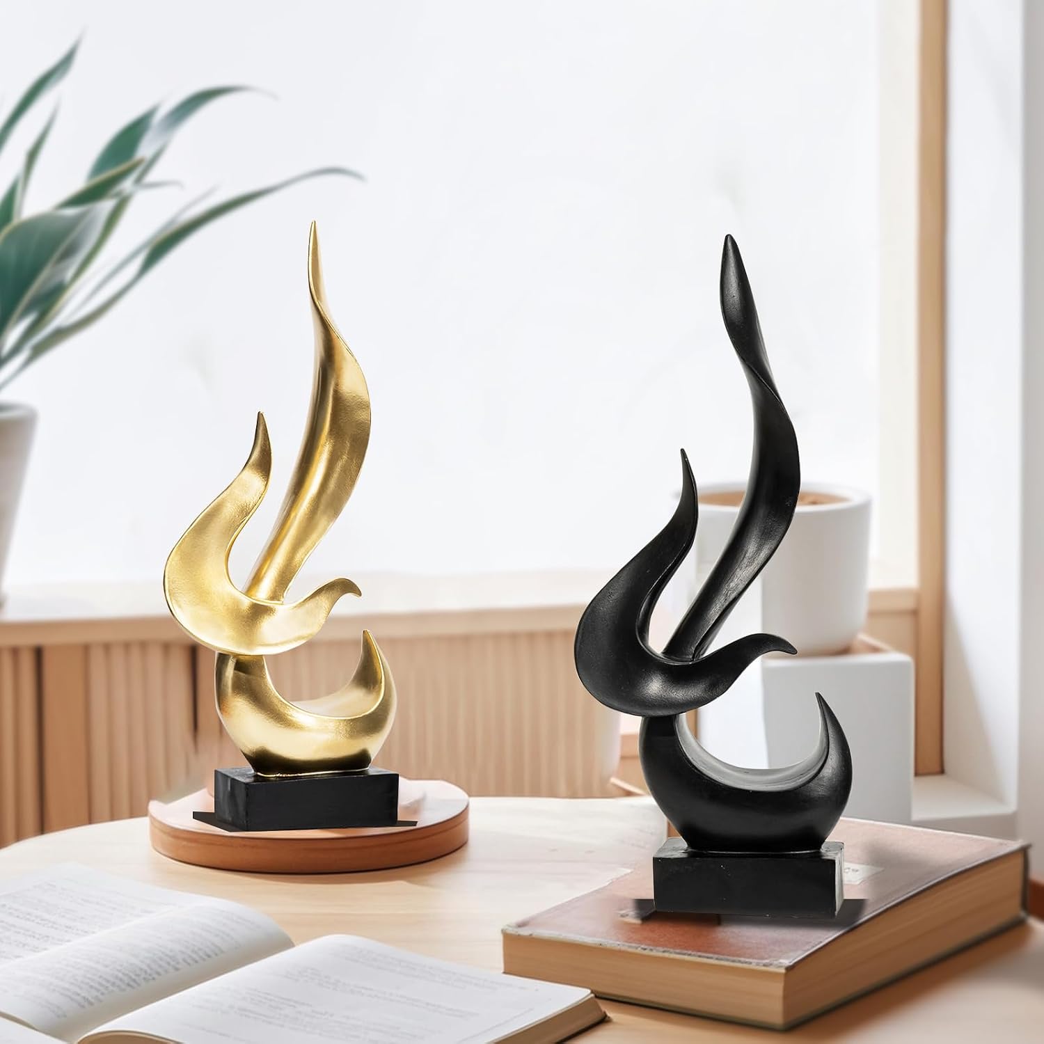 Modern Abstract Resin Statue / Black / Medium