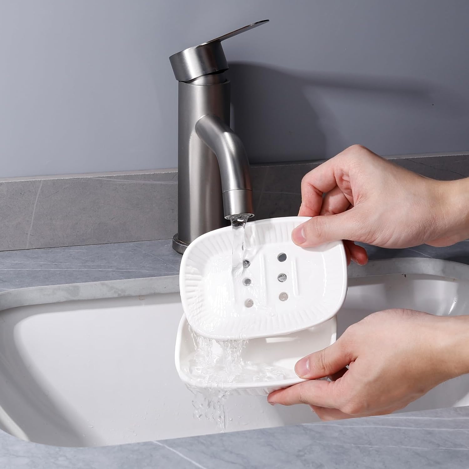 Self-draining Soap Holder / 01 Ceramic White