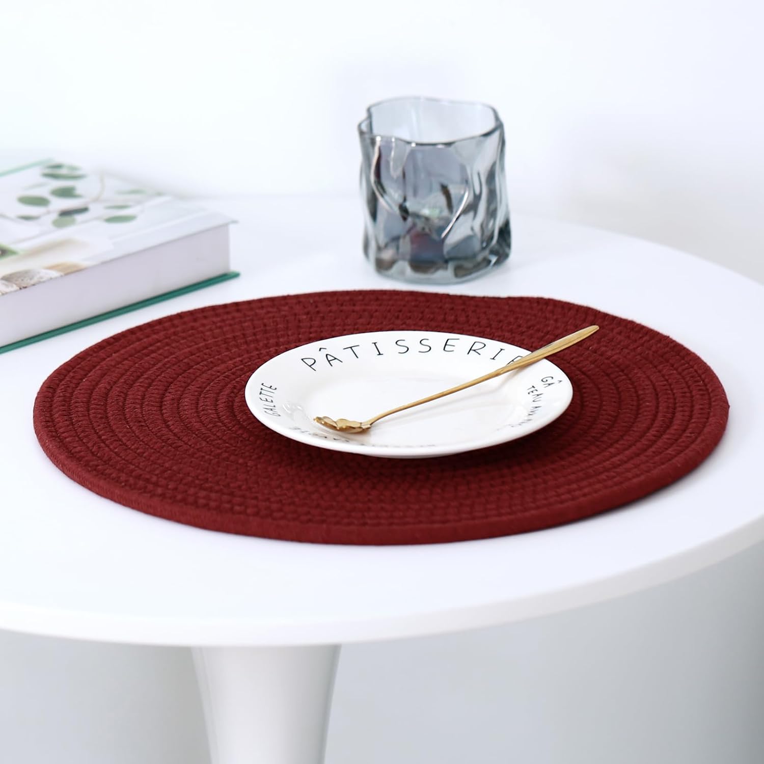 Aertiavty 8 Pack Round Woven Placemats for Christmas 13.5 Inches Red Heat Resistant Placemats Farmhouse Cotton Rope