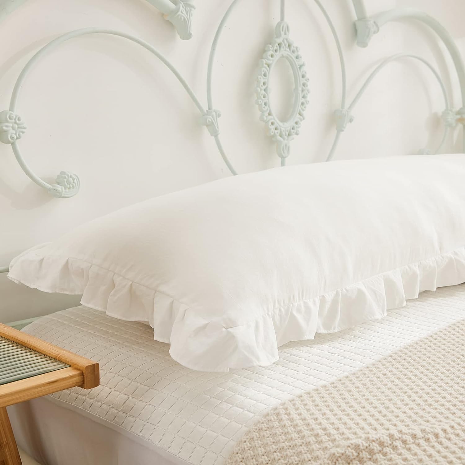 Ruffled Fringe Decor Sham / Body / White / 20 x 54
