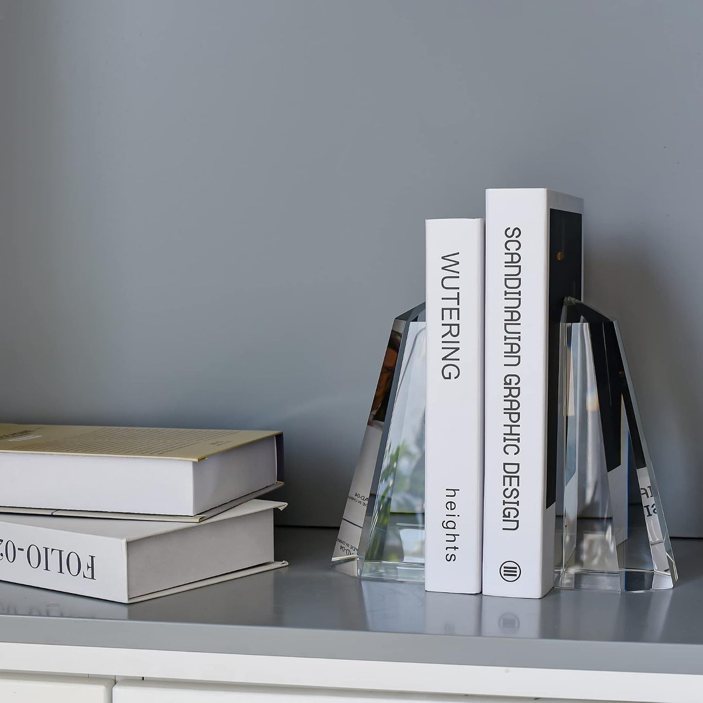 1 Pair of Decorative Tabletop Bookends