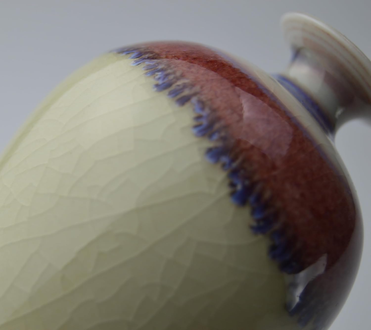Glazed Porcelain Mini Tiny Vase Ceramic Mini Crackle Ice Pattern for Decoration / Plum, Clay