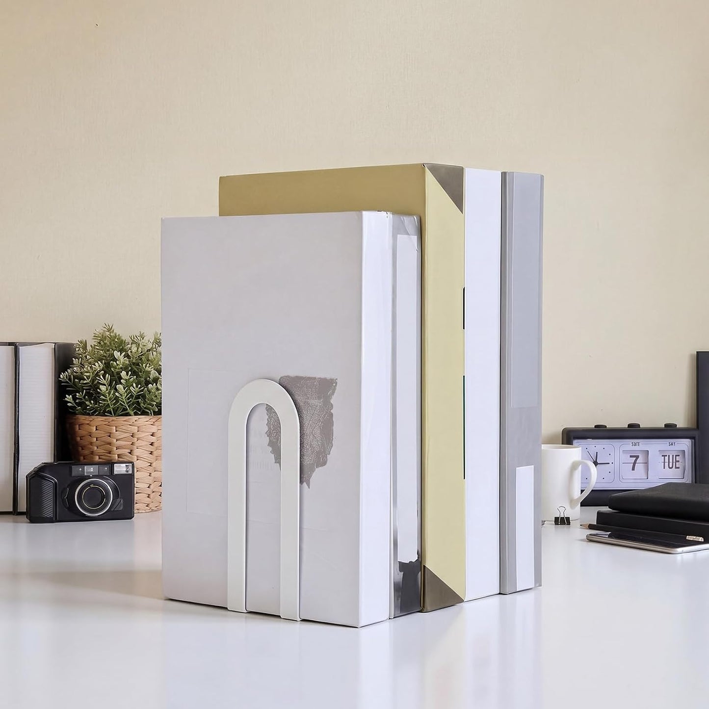 Modern Metal Book Ends / Round / White / Set of 6
