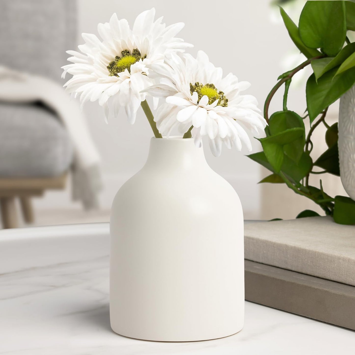Ceramic Vase for Flowers Home Decor / 5.5" Height / White / 5.5 Inch