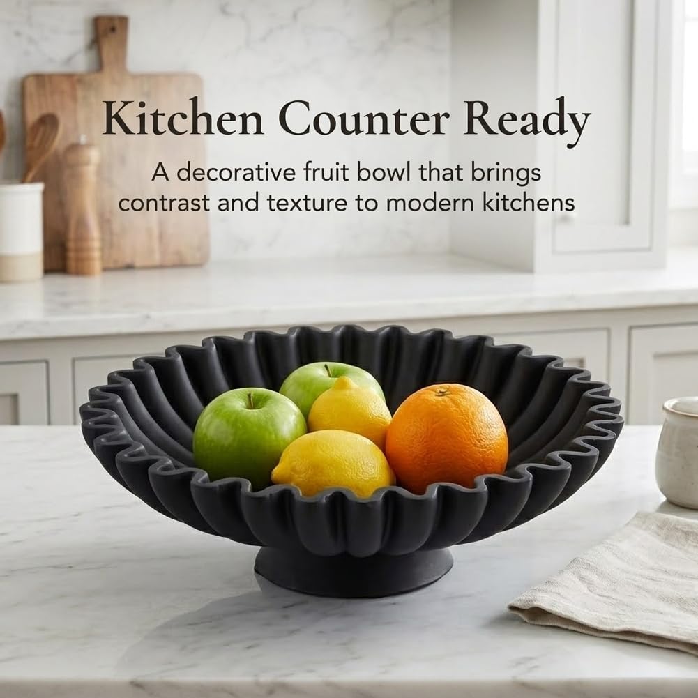 Scalloped Pedestal Bowls / Black