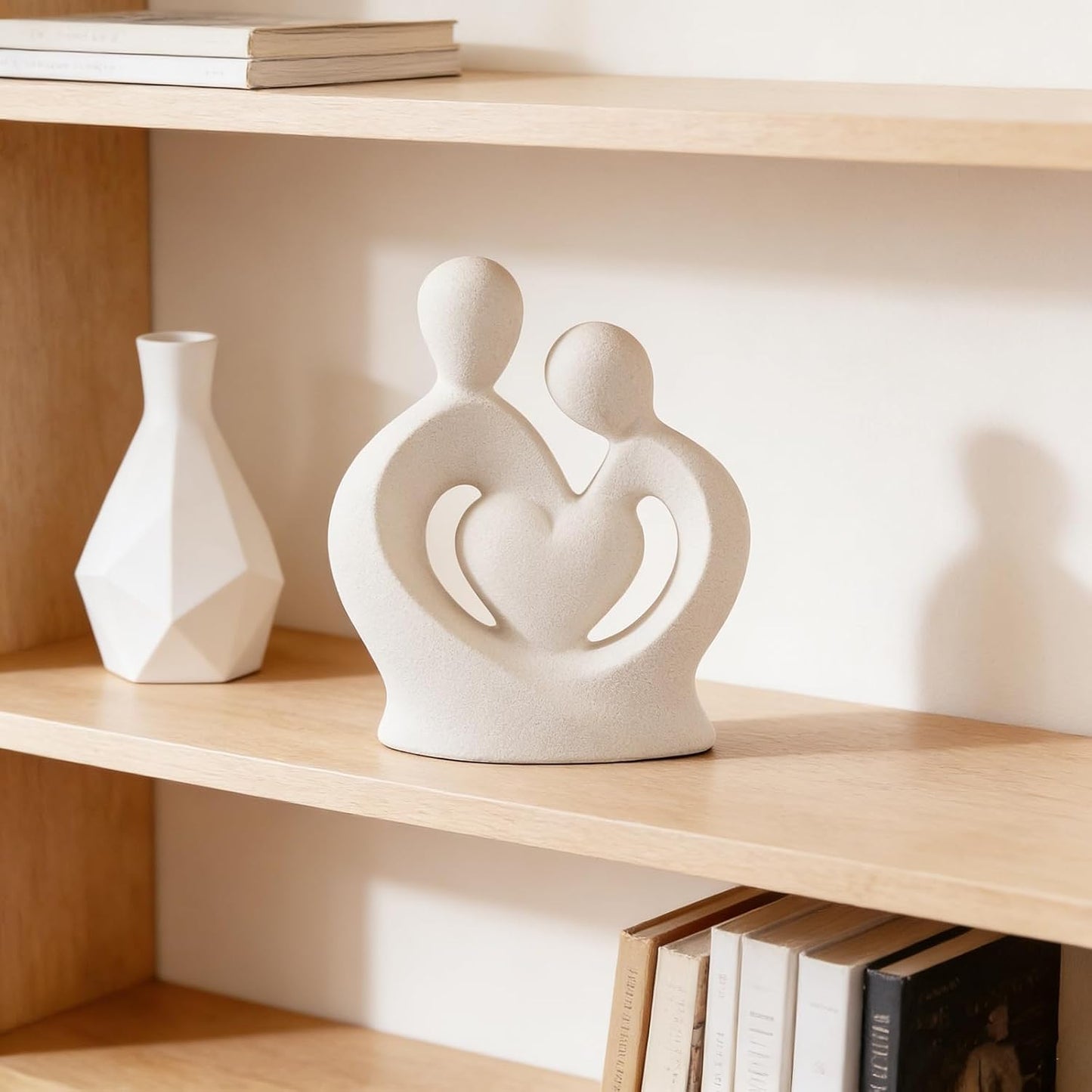 Hugging Couple Statues Ceramic / White M