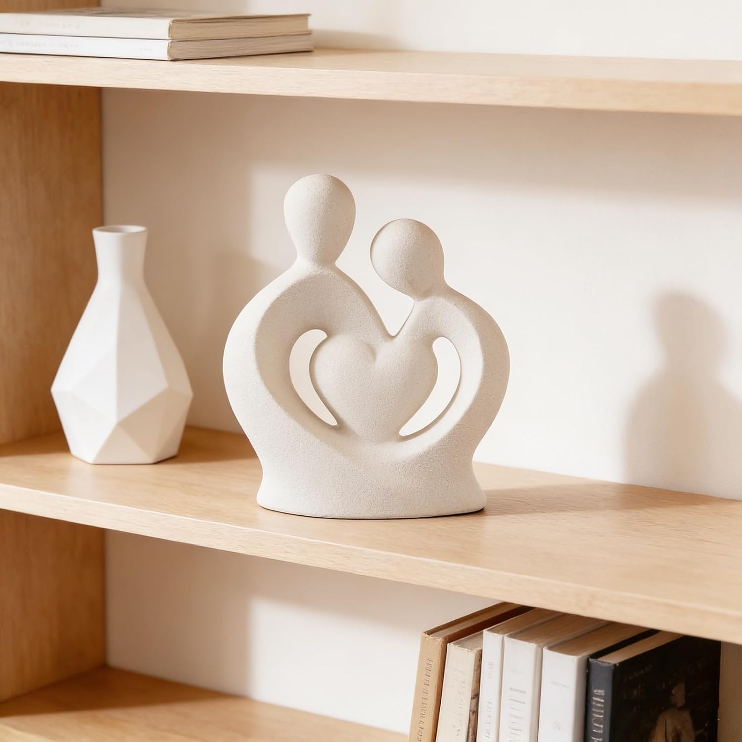 Hugging Couple Statues Ceramic / White M