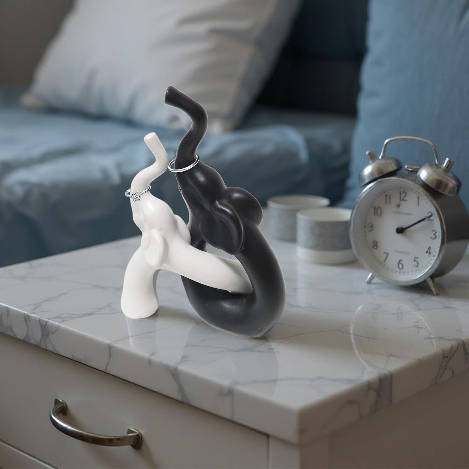 Loving Pair of Elephants Statues Figurine / Black White-elephant