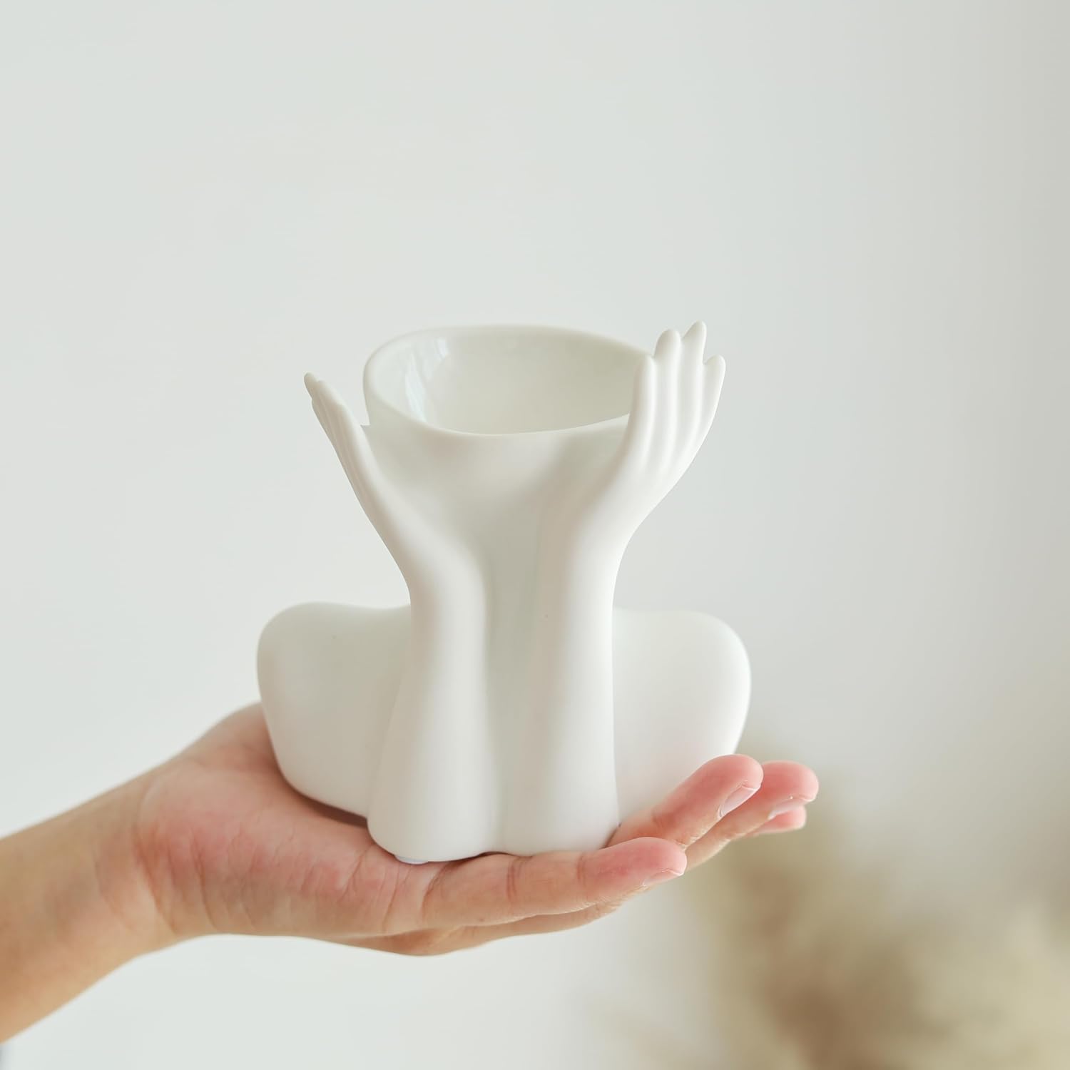 Elegant Hands Ceramic Vase / Luna-white
