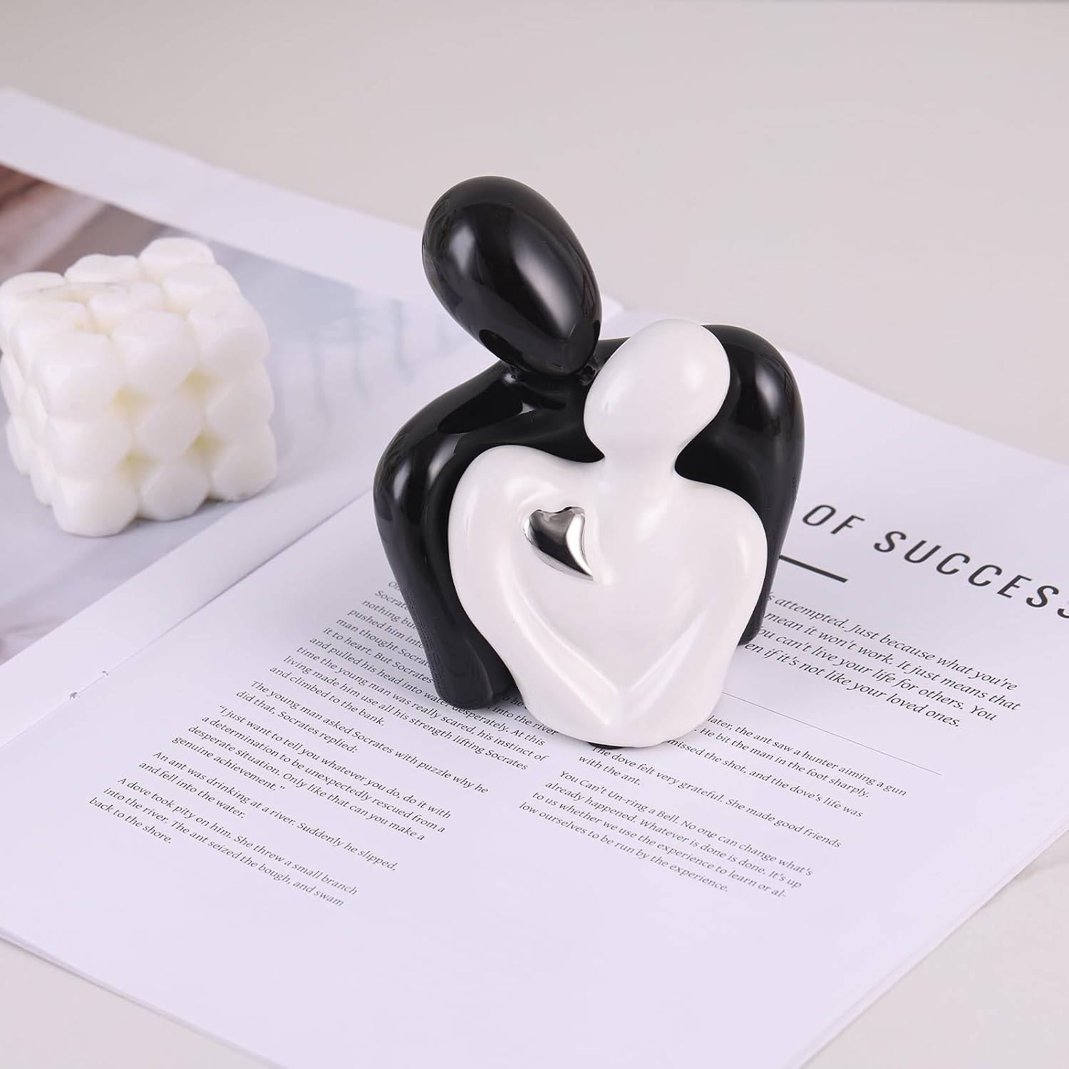 Mini Couple Statue Tv Stand Decor Items / Black and White Sliver Heart
