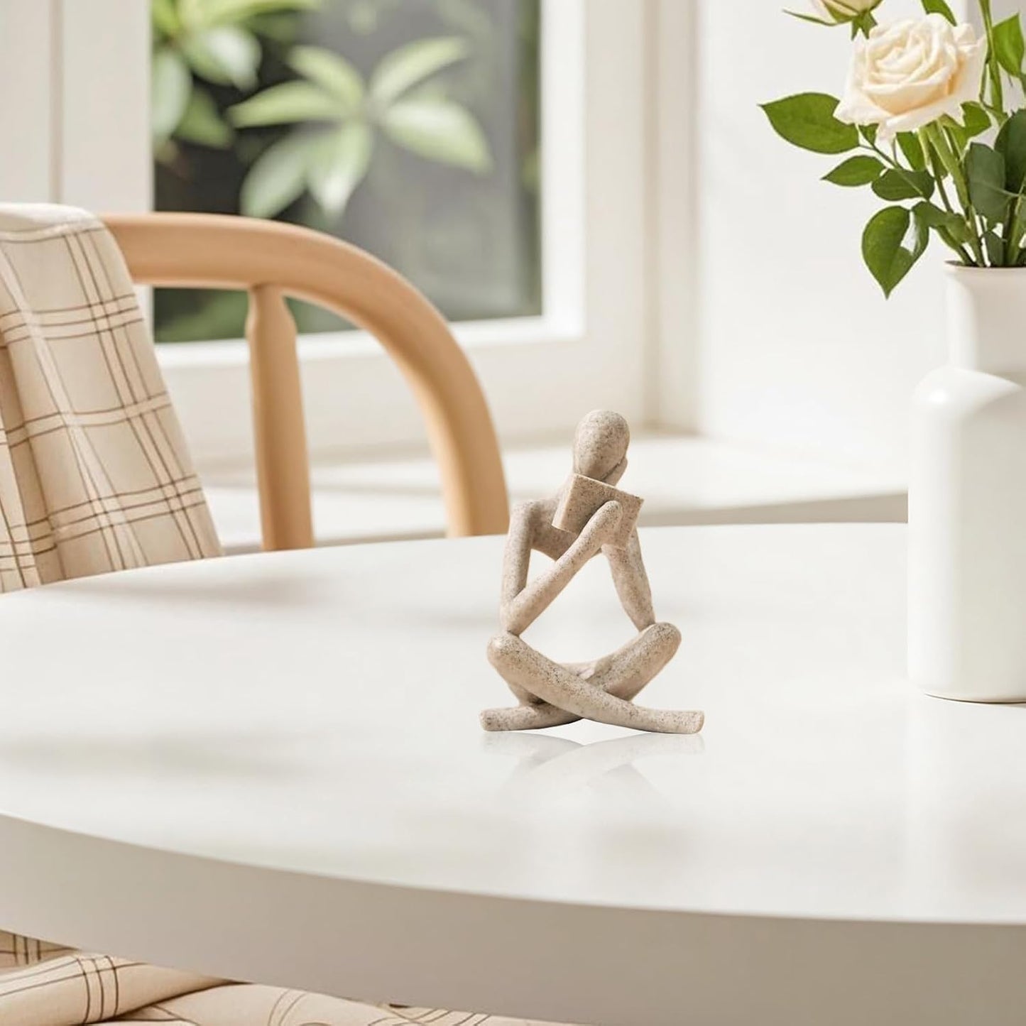 Bookshelf Decor Reading Statue / Beige