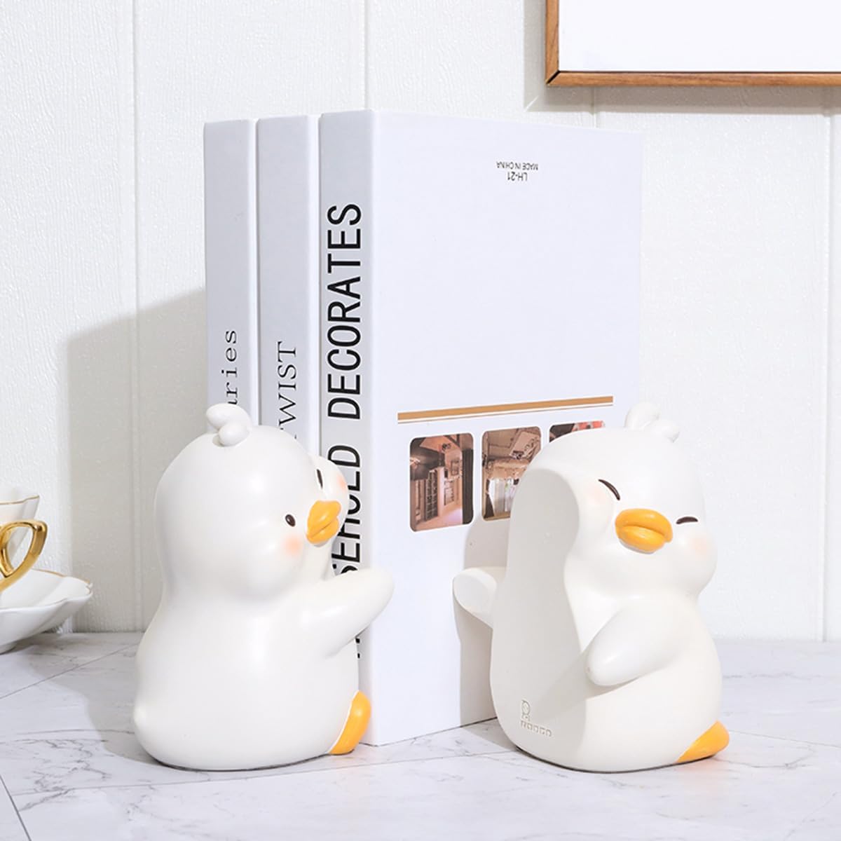 Hug Ducks Decorative Bookends / White