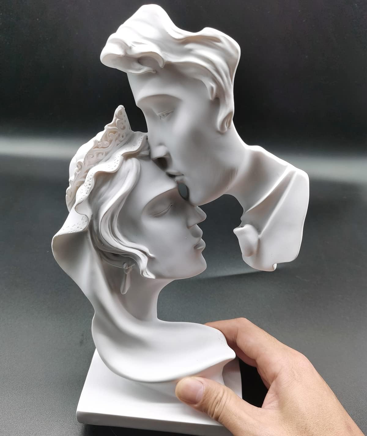 Kiss Statues / Resin Statue Ornaments / Kiss-white