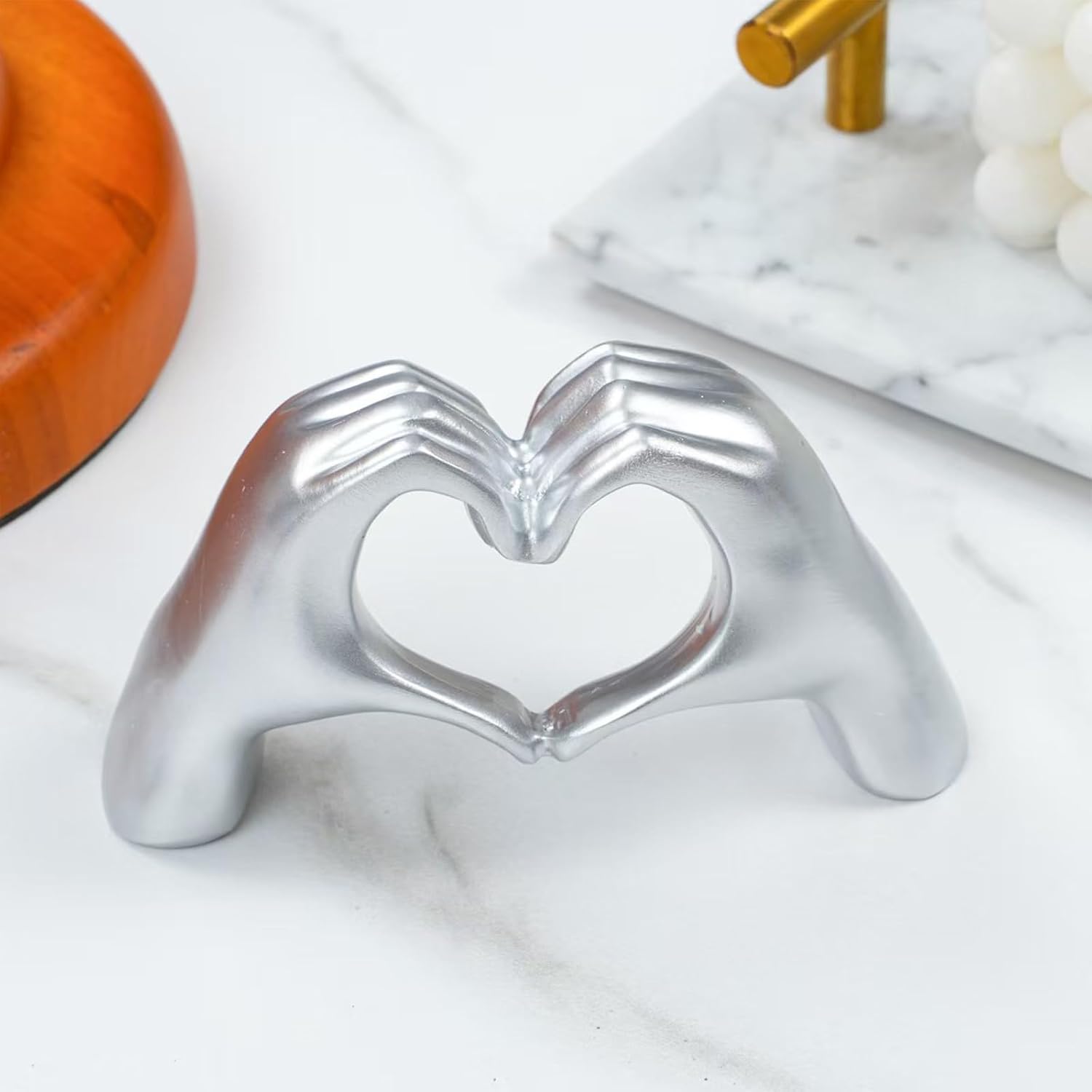 Heart Hands Sculpture Small Shelf Decor Items Resin Love Hand Statue Aesthetic Heart Decor / Silver