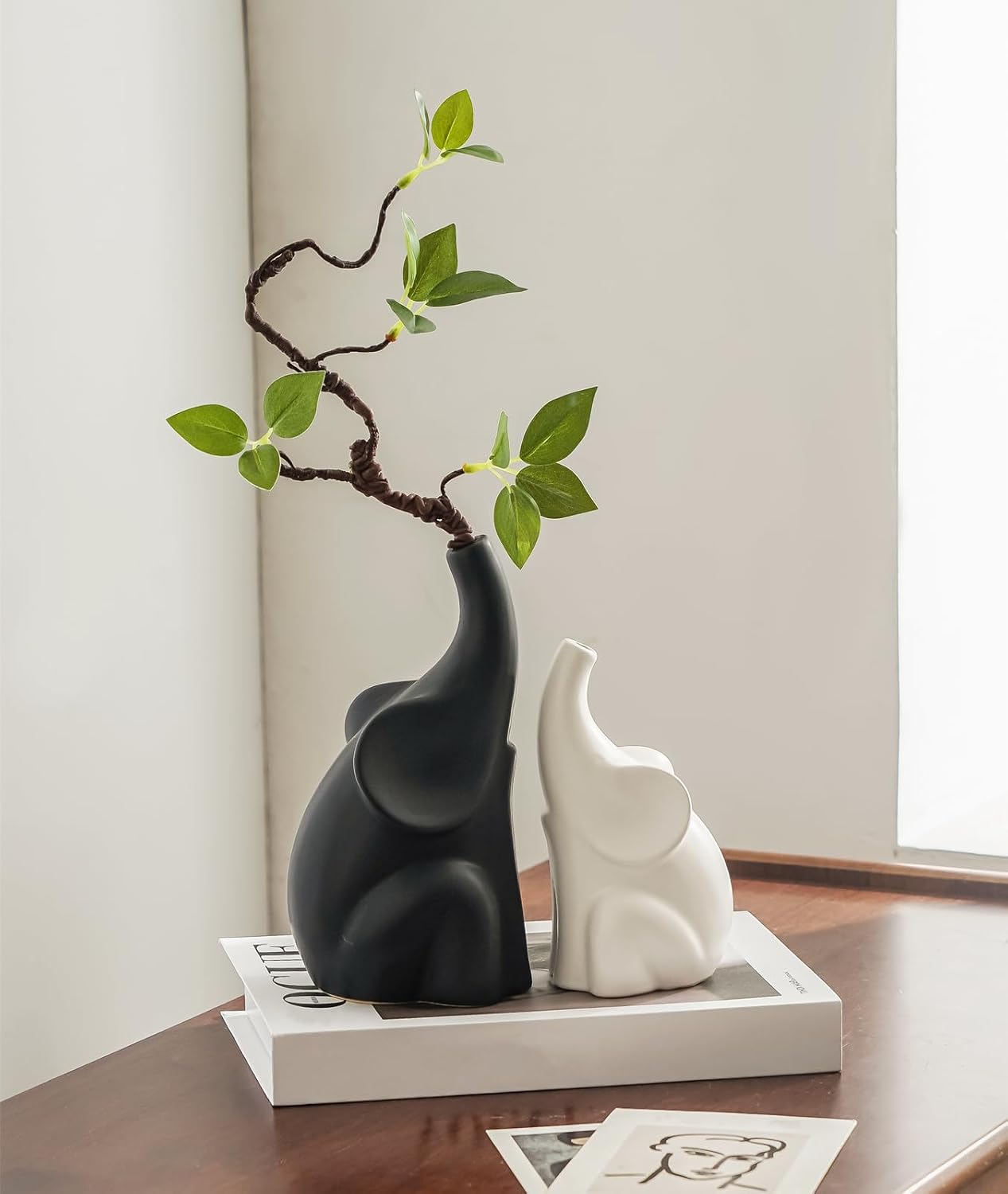 Modern Ceramic Decor Statue / Black White