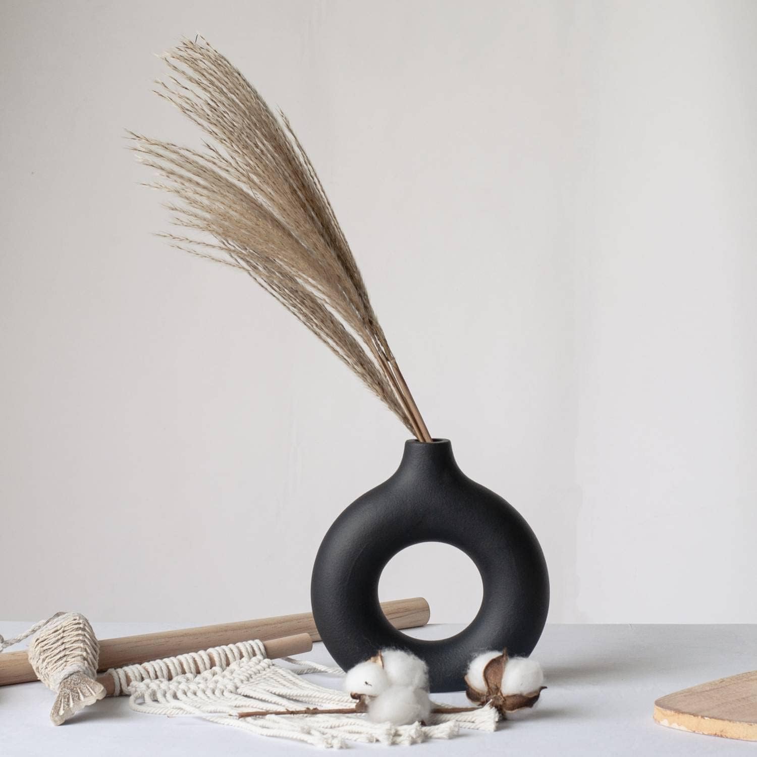 Donut Vase Hollow Ceramic Vase for Flowers Handmade Minimalist Boho ins Style / Medium / Black