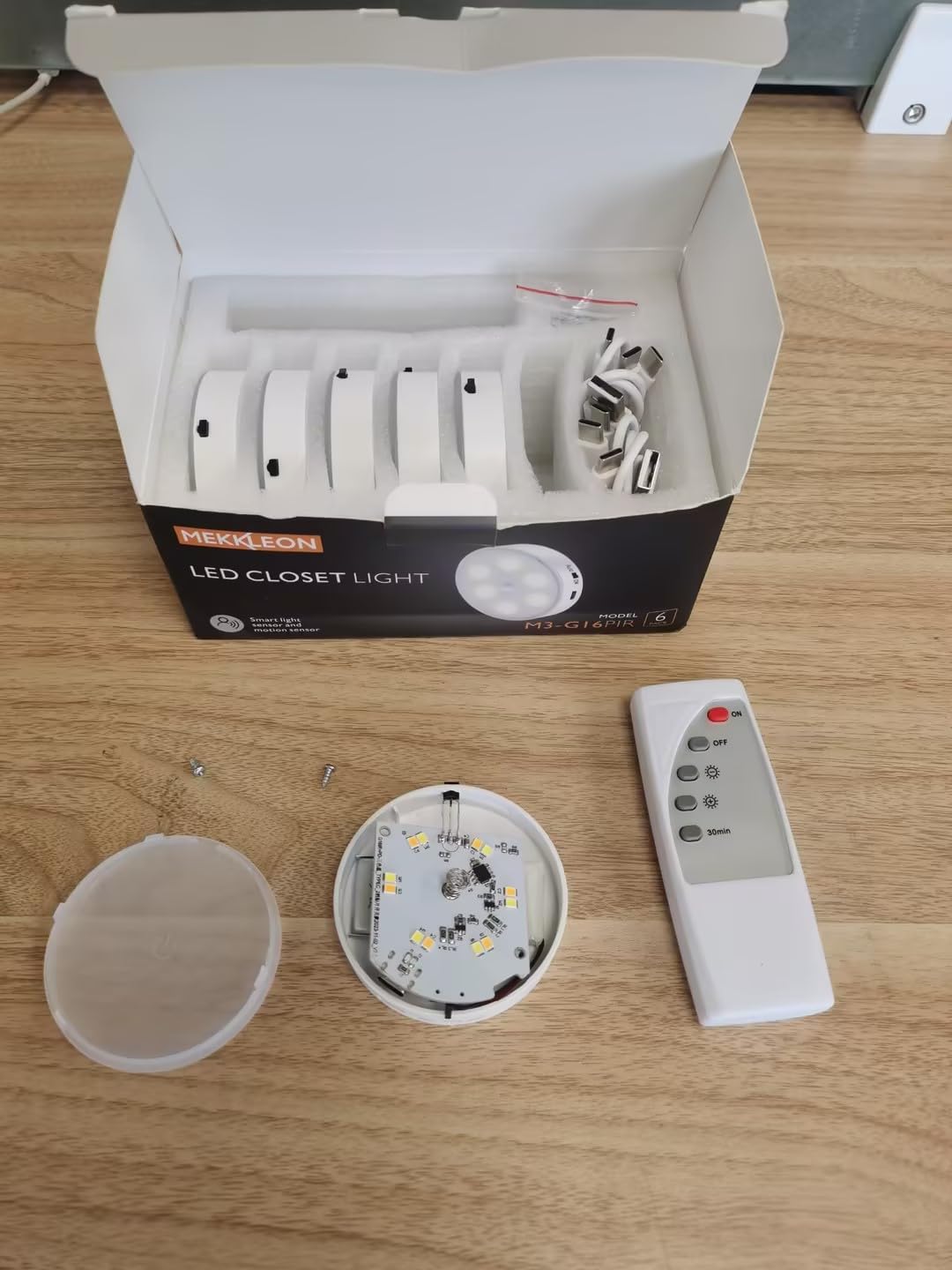 Puck Lights with Remote Control,Under Cabinet Lighting,Cool White,6 pcs | Stick On Lights,Magnetic,Cordless,1200mAh