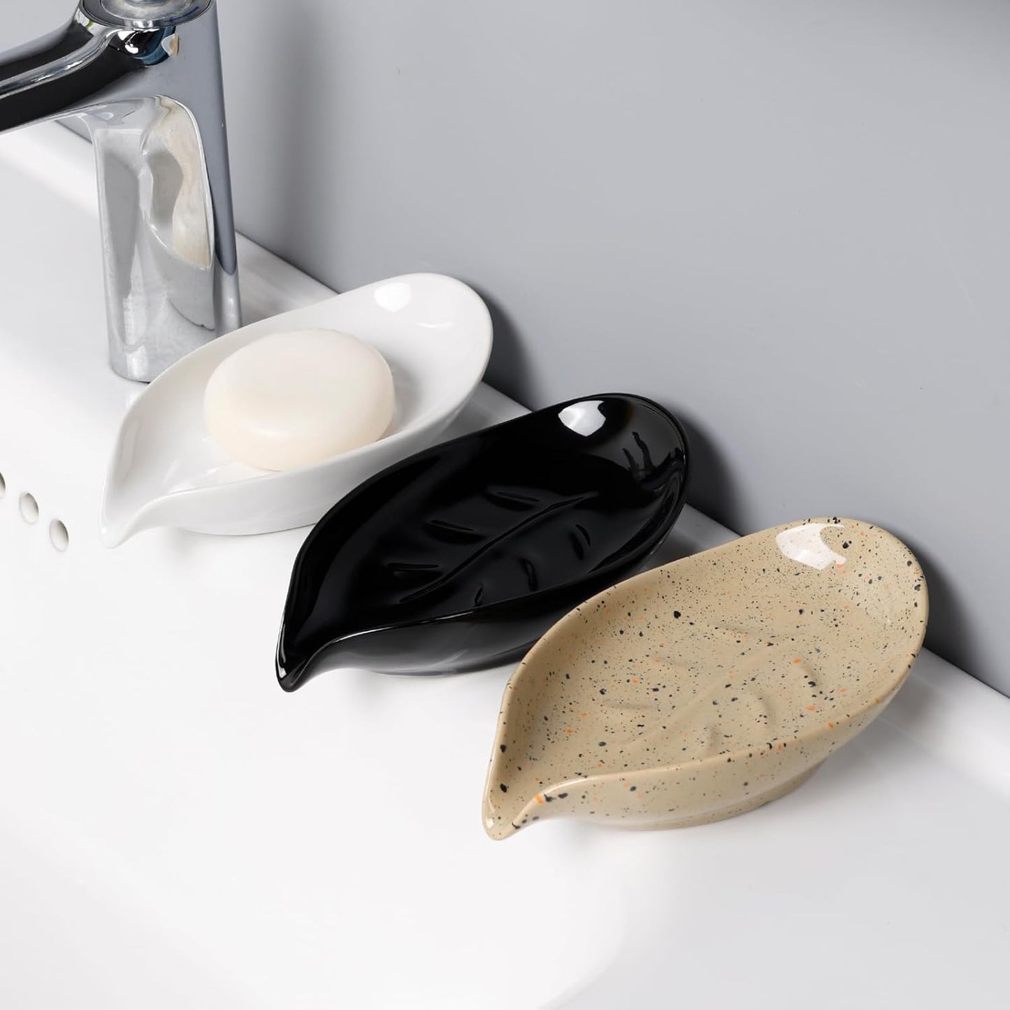 Leaf Shape Ceramic Bar Soap Holder Drain Soap Dishes / Black- -enhanced Draining / Set of 2