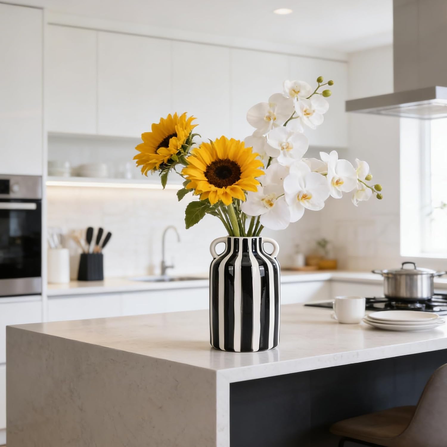 Ceramic Vase / Black and White