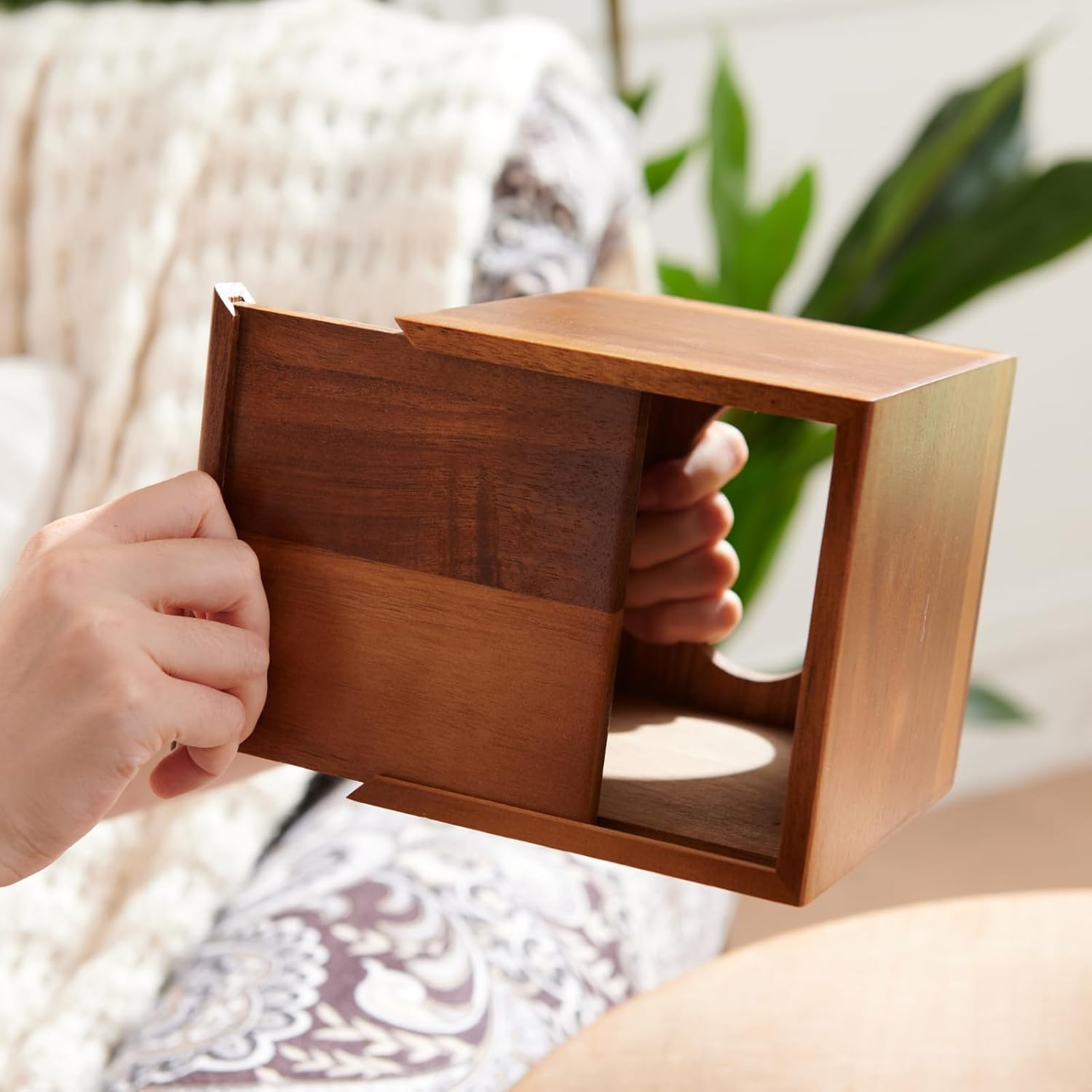 Acacia Wood Tissue Holder / Natural Acacia