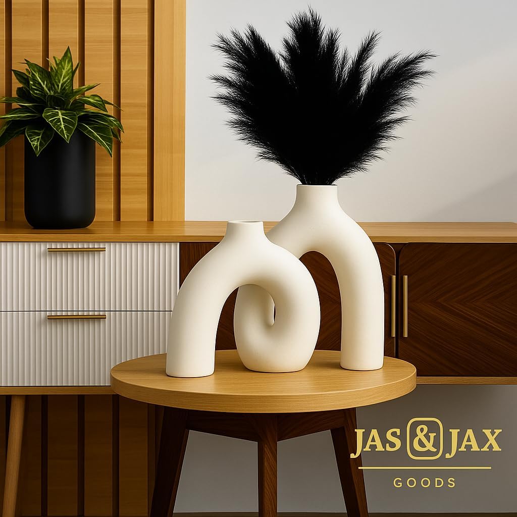 Modern Hug Donut Ceramic Vases by / Cream White