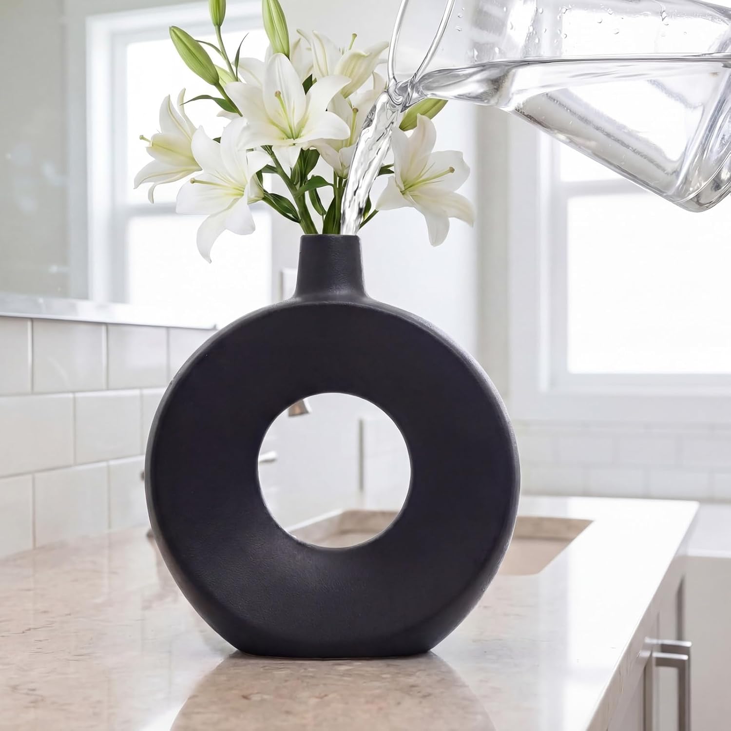 Modern Ceramic Donut Vase / Black / Large - 10.24