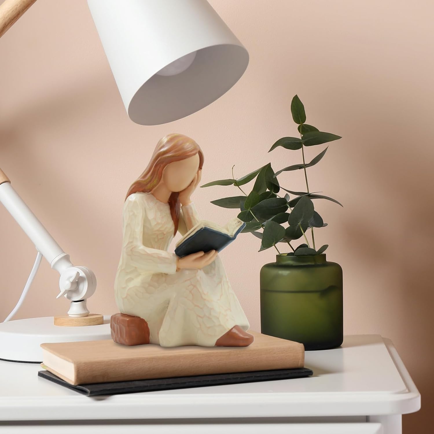 Resin Reading Statue for Readers / Beige