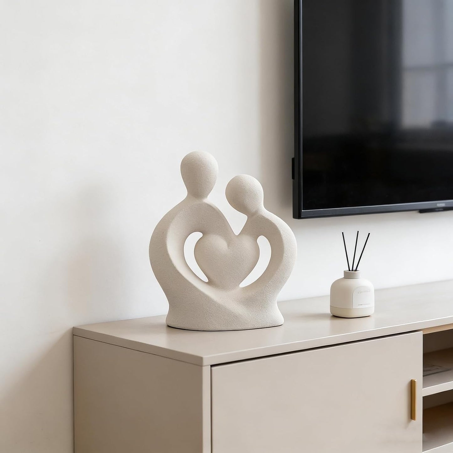 Hugging Couple Statues Ceramic / White M