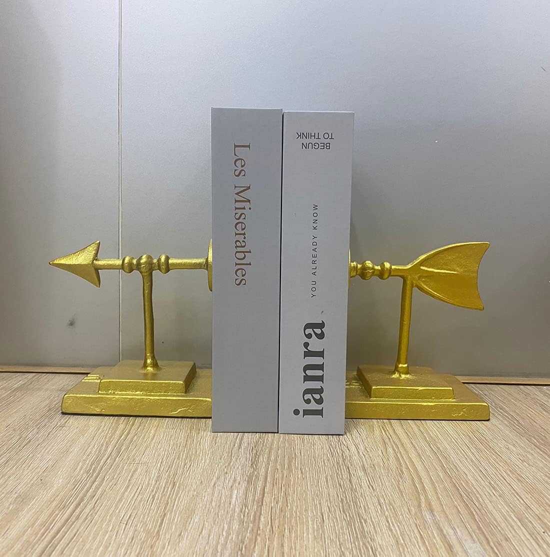 Semid Modern Metal Arrow Bookends / Gold