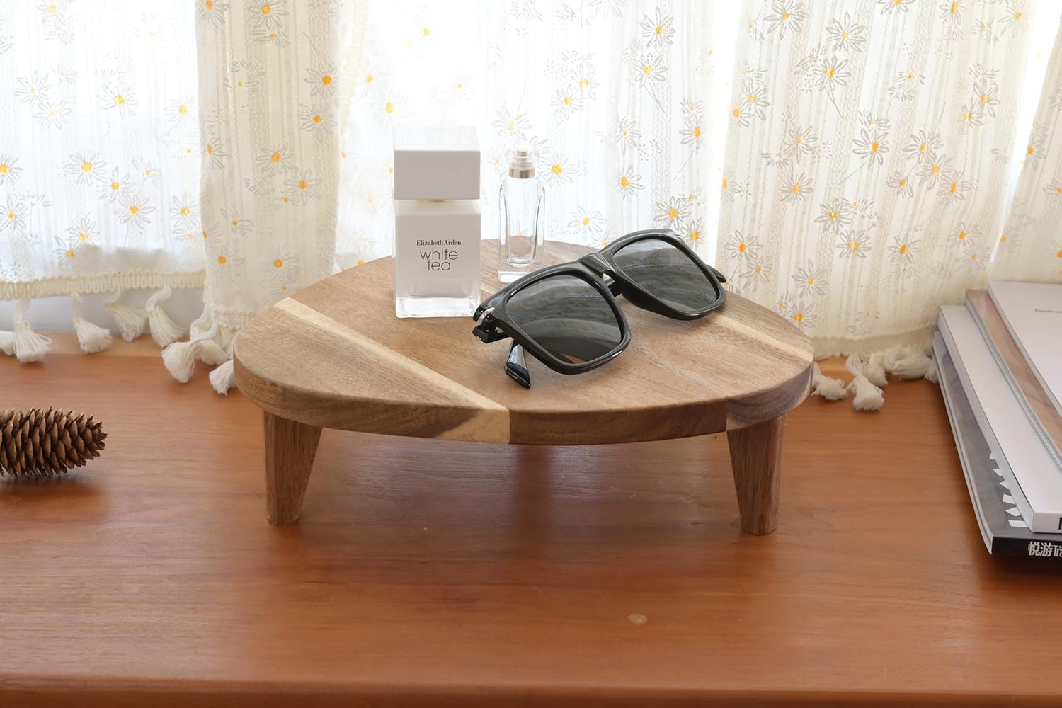 Acacia Wood Corner Pedestal Stand Triangle Decorative Farmhouse Wood Riser for Display Wooden Stand