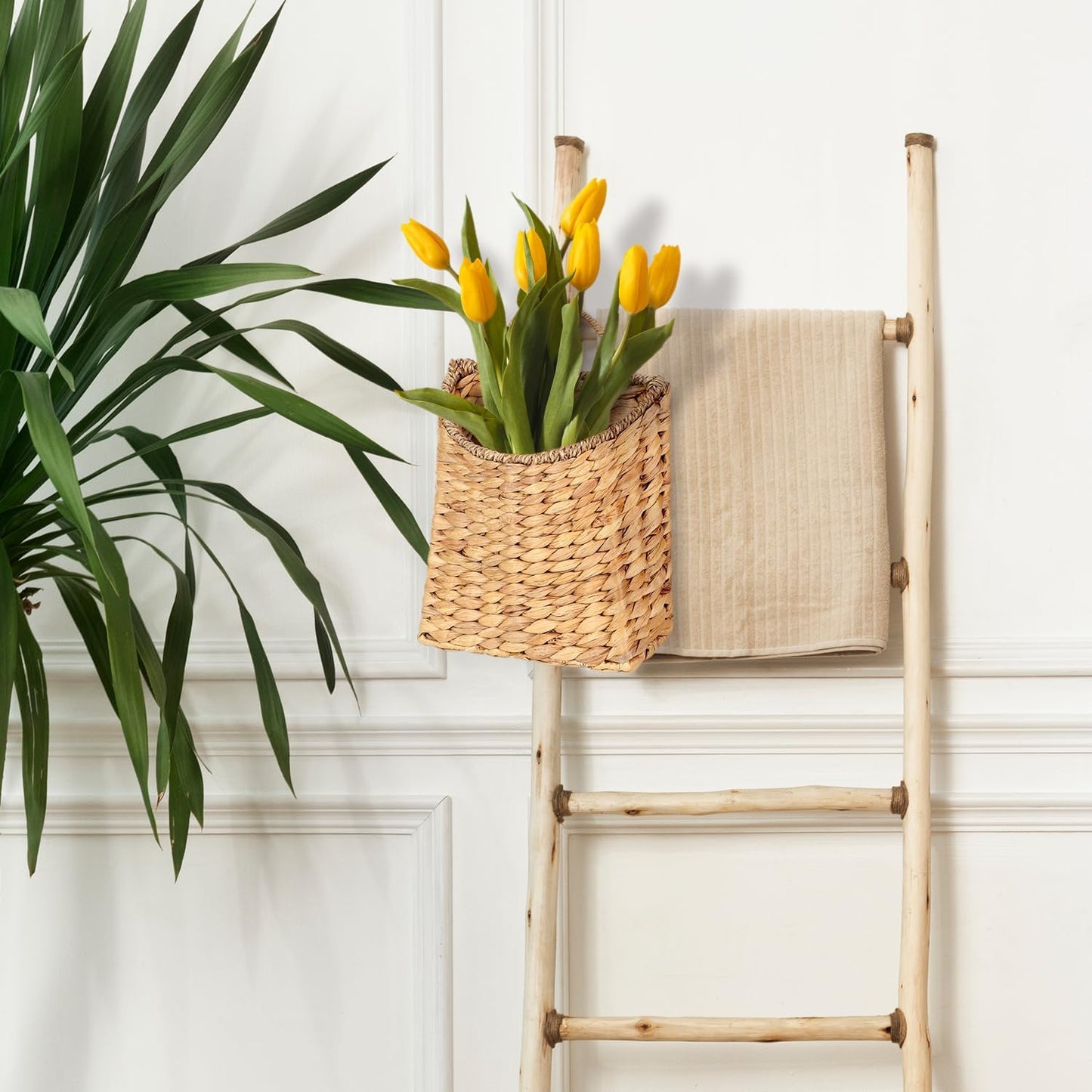 Hanging Wall Wicker Basket / Light Brown