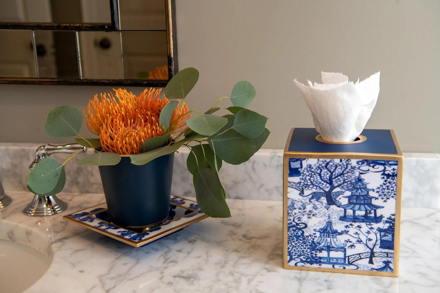 Decorative Tissue Box Cover / White & Blue
