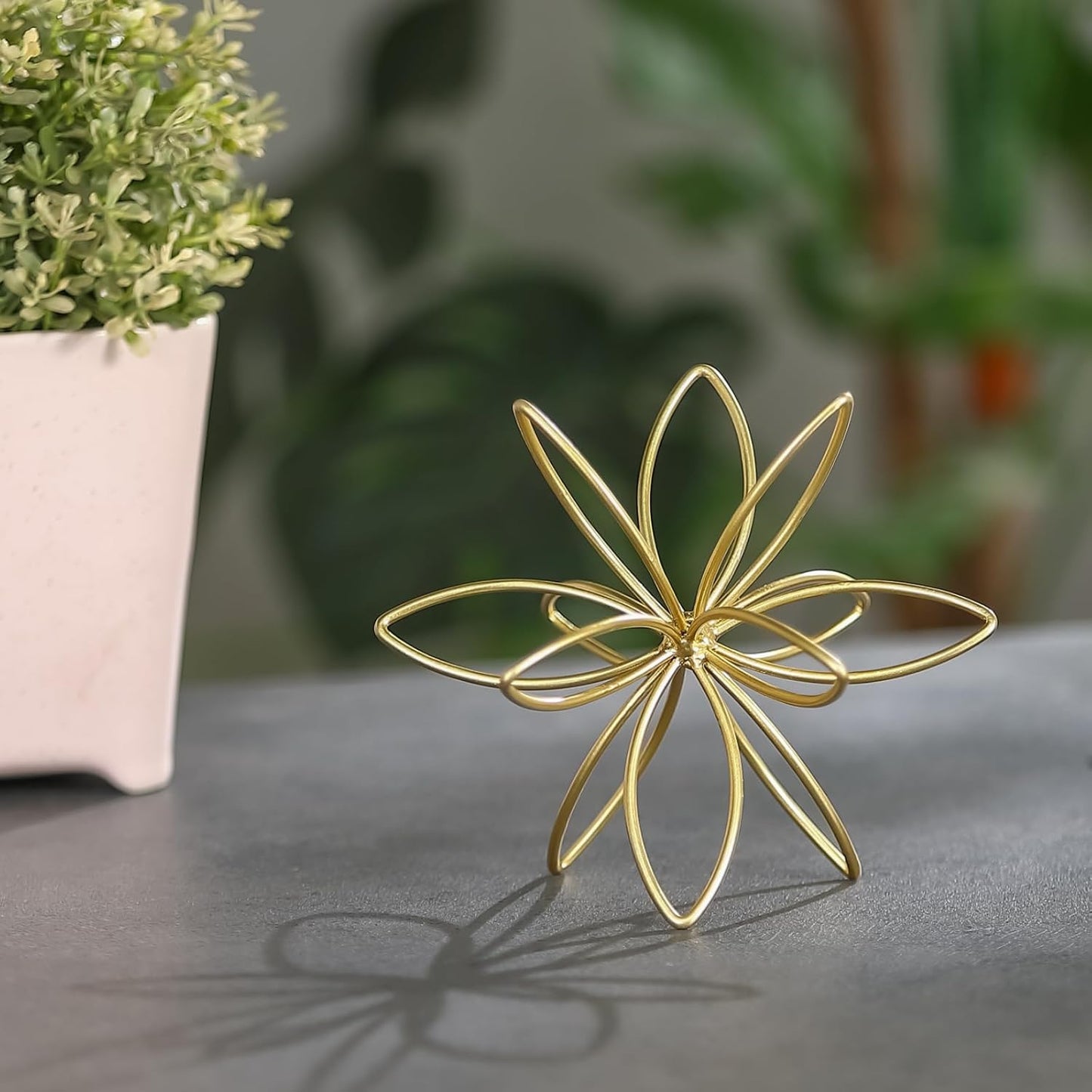 Metal Handmade Floral Decorative Sculpture / Golden-4.25in / Gold